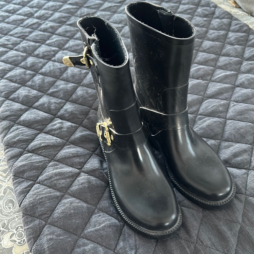 Vince Camuto Rain Boots Size 6